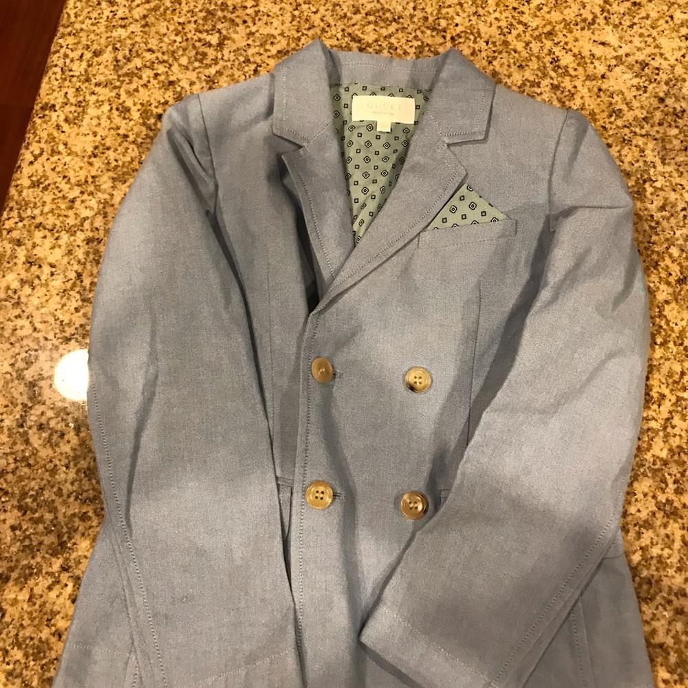 Boys Gucci suit size 6